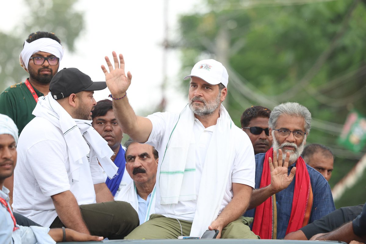Congress (@incindia) on Twitter photo 'वोटर अधिकार यात्रा' में नेता विपक्ष श्री <a href="/RahulGandhi/">Rahul Gandhi</a> और महागठबंधन के नेताओं के साथ हिमाचल प्रदेश के मुख्यमंत्री श्री <a href="/SukhuSukhvinder/">Sukhvinder Singh Sukhu</a> ने 'वोट चोरी' के खिलाफ आवाज बुलंद की।
'वोट चोरी' से दलितों, पिछड़ों, अल्पसंख्यकों और गरीबों के अधिकार छीने जा रहे हैं। हमें एकजुट होकर इसे 'वोटर अधिकार यात्रा' में नेता विपक्ष श्री <a href="/RahulGandhi/">Rahul Gandhi</a> और महागठबंधन के नेताओं के साथ हिमाचल प्रदेश के मुख्यमंत्री श्री <a href="/SukhuSukhvinder/">Sukhvinder Singh Sukhu</a> ने 'वोट चोरी' के खिलाफ आवाज बुलंद की।
'वोट चोरी' से दलितों, पिछड़ों, अल्पसंख्यकों और गरीबों के अधिकार छीने जा रहे हैं। हमें एकजुट होकर इसे