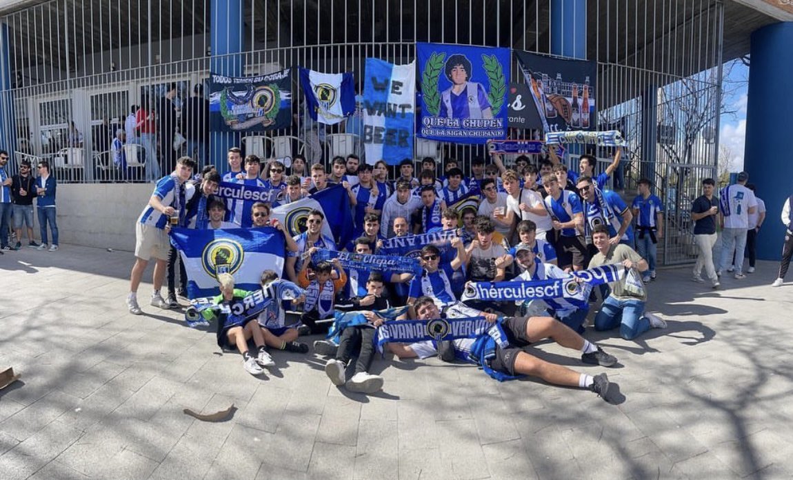 RenacerHCF's tweet photo. Desde Renacer Blanquiazul os animamos a formar parte de la grada de animación y conseguir así el ambiente único que da fuerza al Rico Pérez 💙🤍💪🏼💪🏼 

#YoConMiBufanda https://t.co/KCDmwSYwuj