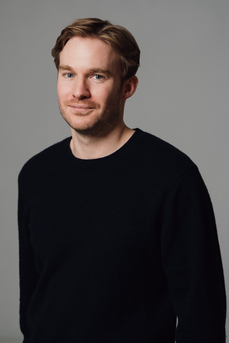 Freue mich riesig, dass mich seit kurzem die Agentur von <a href="/RugeElisabeth/">Elisabeth Ruge</a> vertritt. 📚 elisabeth-ruge-agentur.de/autoren/ Foto: Rebecca Rütten