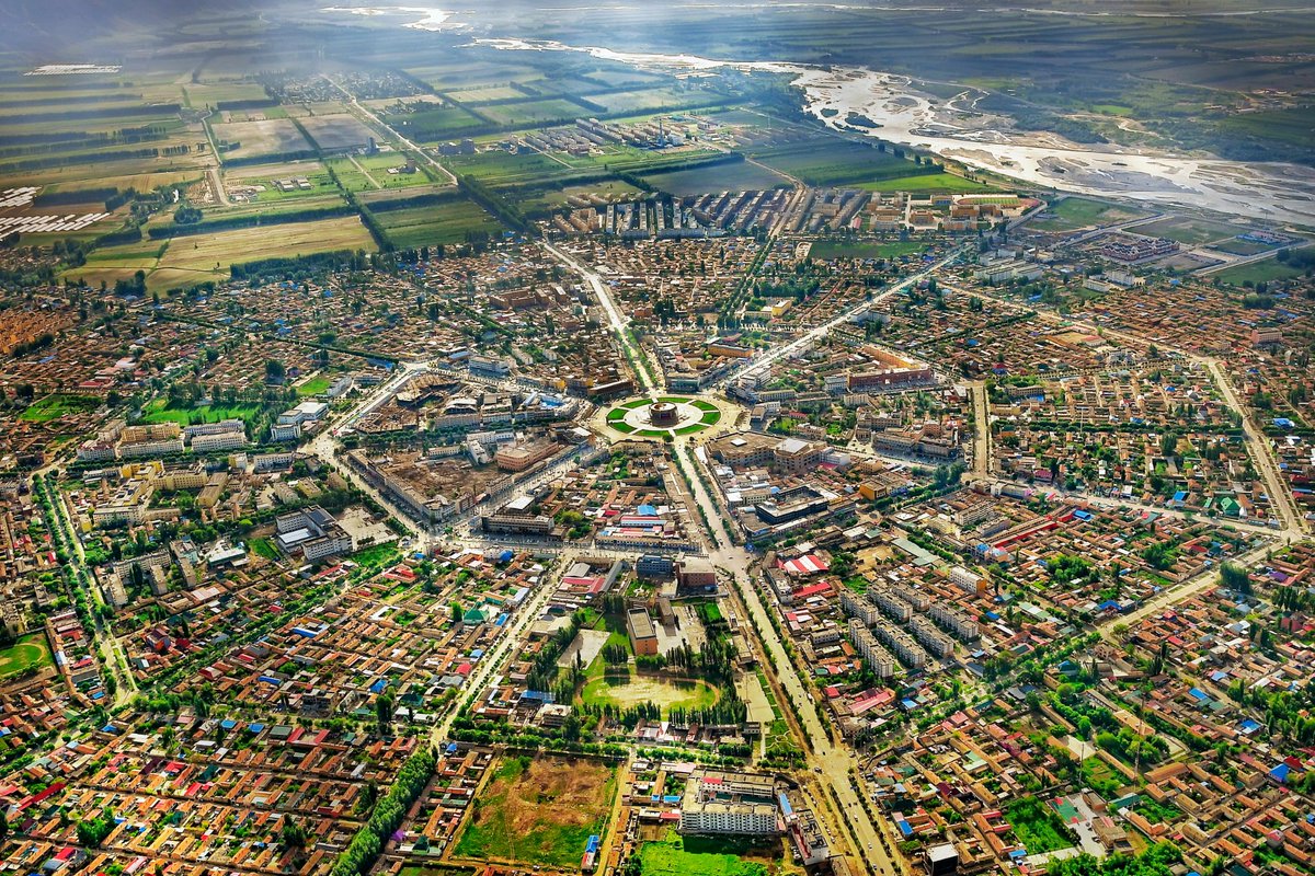 The beautiful 📍Xinjiang caters to people's needs for something romantic. The beauty of Xinjiang lies in its breathtaking grandeur, showcasing a diverse range of natural wonders. 
#tourism #Culture  #TravelChina