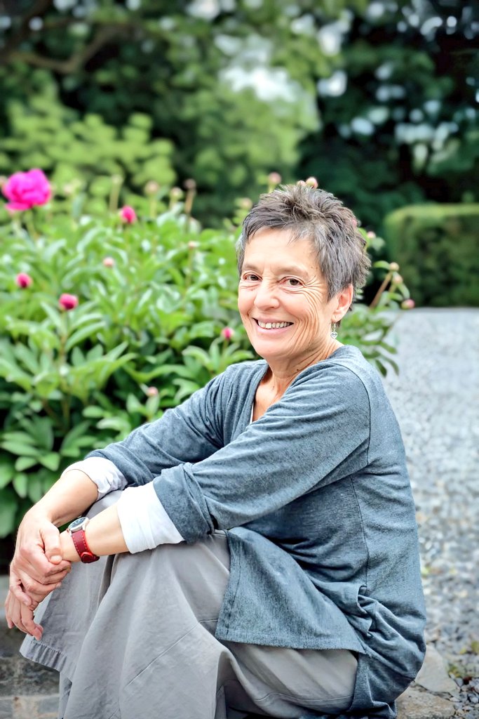 "Chopin is the deep poet of music. But he also invented this terrible thing called piano recitals. That made me suffer all my life ... I don’t really like to play concerts or to be on stage, that’s not a comfortable thing for me." #mariajoaopires #pianist 🎹🎼🎶