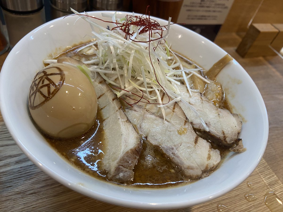 鶴見　赤れんがに行こうと思ったらまさかのお休み😭
かわりに適当に入った札幌スパイシーラーメン　もりうちなのだが、カレーの味がした

スパイシーだけに、シッパイシー😂