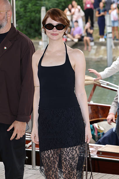liliisall's tweet photo. Emma Stone arrives for the “Bugonia” photocall https://t.co/RDIIIPGFIr