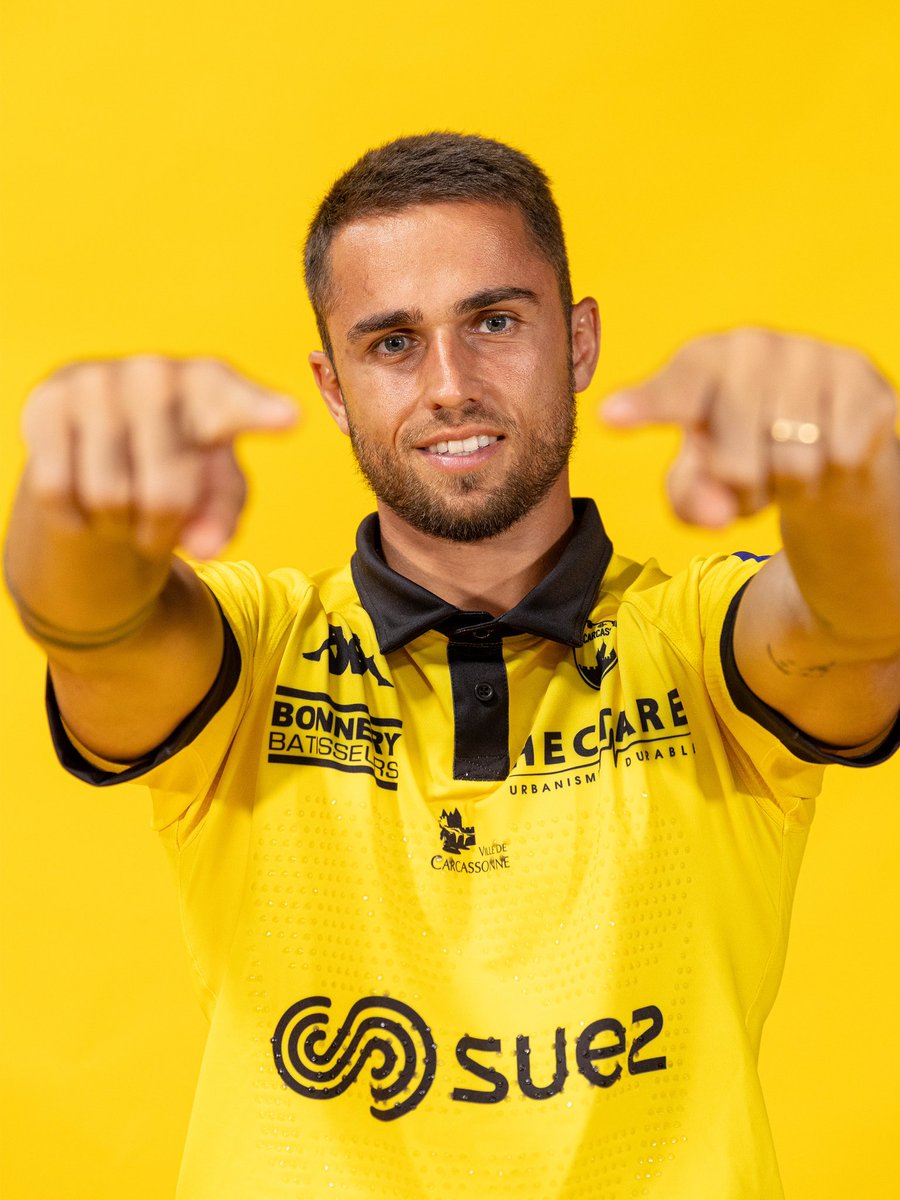 us_carcassonne's tweet photo. Parce que vous nous l’avez tellement demandé…

Parce que cette tunique nous a porté chance… 

Parcequ’on ne change pas une équipe qui gagne… 

Voici, notre maillot 𝐝𝐨𝐦𝐢𝐜𝐢𝐥𝐞 𝟐𝟎𝟐𝟓/𝟐𝟔, directement inspiré du titre de Champions de @NationaleRugby.

@KappaFrance https://t.co/oWgoo7AKQB