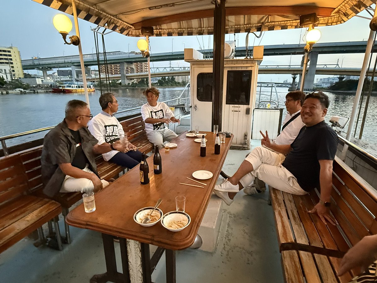 〜親睦、足りてますか？〜

本日は、会員親睦事業として『親睦クルーズ』が開催されました。
名古屋ガーデン埠頭を出港し、名古屋港内をゆったりと航行しながら食事を楽しむパーティークルーズです。

多くのメンバー、ご家族で楽しいひと時を過ごしました♪

#春日井RC #ロータリークラブ #Rotary