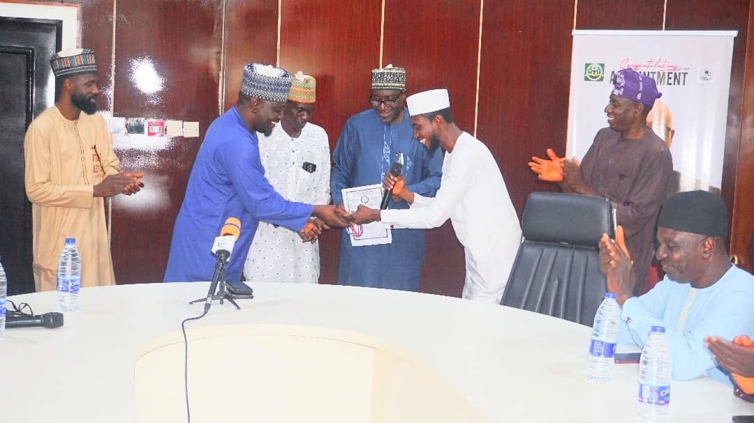 ARCN Executive Secretary, Dr. Dabban, hosts delegations from Dabban Academia and the Lavun Youth Association.
 
The visit focused on collaboration for youth empowerment and agricultural development. A strong step toward grassroots partnership! 
#ARCN #LAVUN #Agriculture #Youth