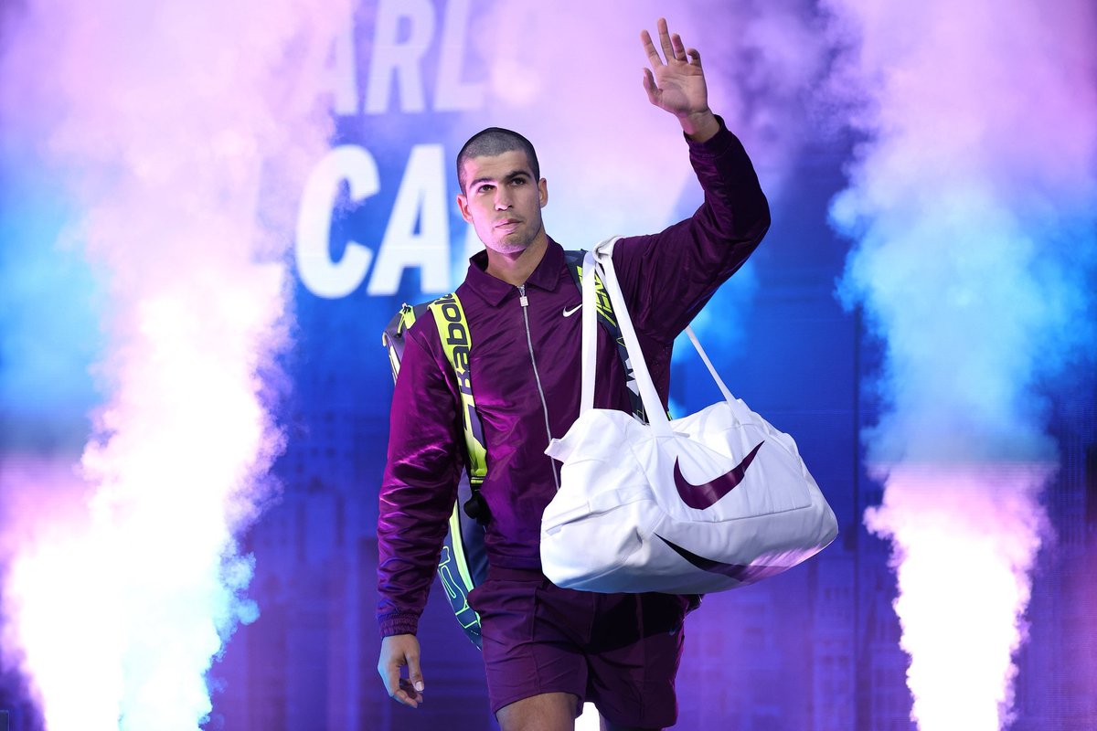UniversTennis's tweet photo. 🗣️🇺🇸 John McEnroe sur ESPN : « Si les deux jouent à leur meilleur niveau, alors Carlos Alcaraz est meilleur que Sinner. 
Ce Alcaraz, à 21-22 ans, est le jeune joueur le plus talentueux que j'aie jamais vu sur un court de tennis. Plus que Federer, Nadal et Djokovic. » https://t.co/hKHMo8tpsr