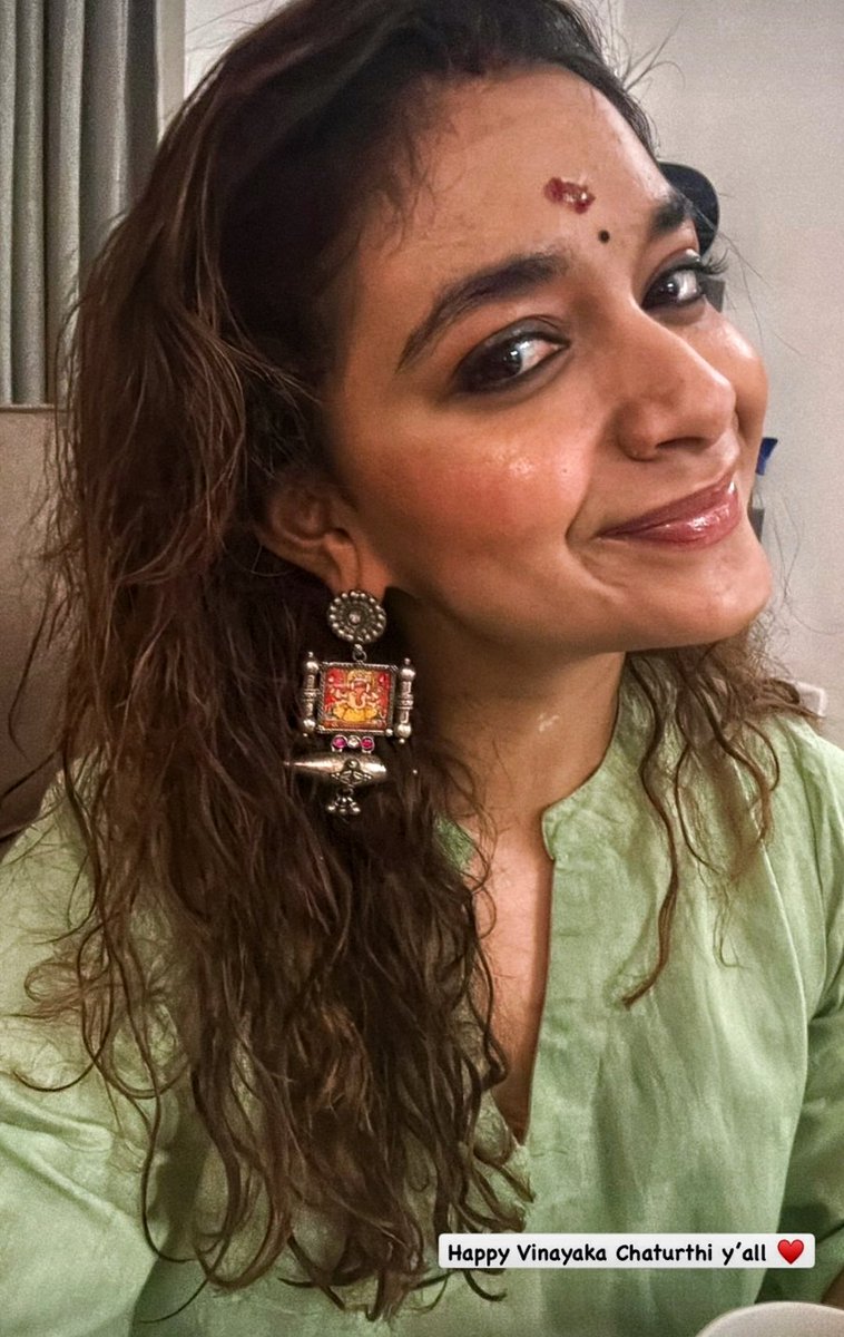 The holy face: Keerthy suresh 💚🐐 she's truly getting beauty day by day.
#KeerthySuresh