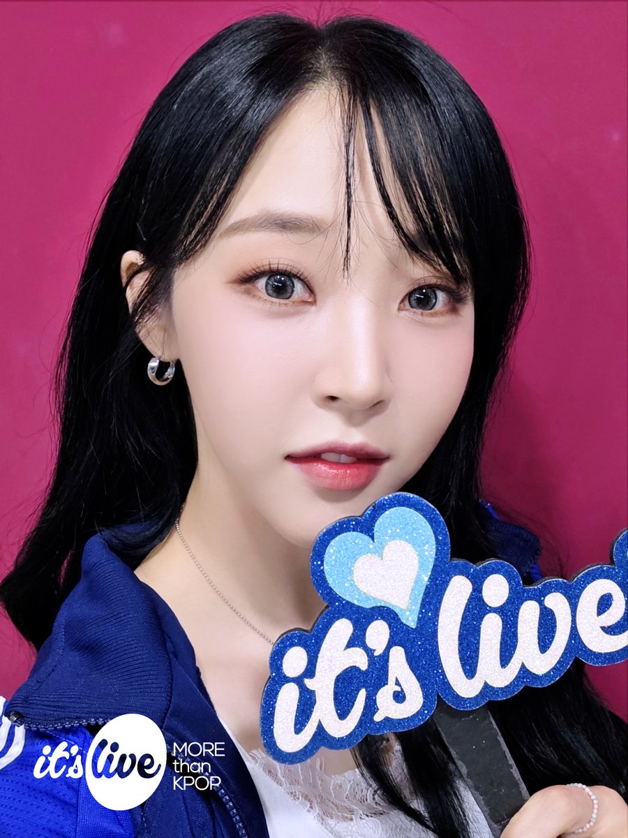 itsLIVEofficial's tweet photo. #문별 의 #잇츠라이브 가 잠시 후 5시에 시작됩니다!📸
유튜브 it's Live 채널에서 최초공개로 만나보세요!
‘#Goodbyes_and_Sad_Eyes’ 밴드 라이브 보면서 실시간 채팅 같이 달려요

#MoonByul - Goodbyes and Sad Eyes (Band Ver.)
Premieres on Youtube 'it's Live' Channel at 5PM KST TODAY! https://t.co/vUlY0lw1zw
