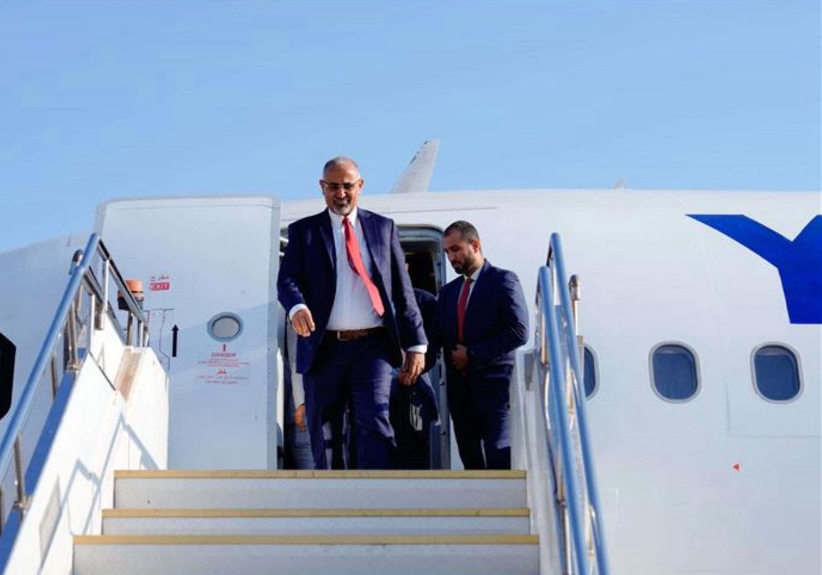 الرئيس #عيدروس_الزُبيدي، وسفير دولة #الإمارات محمد  #الزعابي، ومحافظ #شبوة عوض بن #الوزير 

يدشنون عصرا جديدا في #شبوة بافتتاح واحدة من اكبر وأحدث محطات الطاقة الشمسية، التي نفذها شركة #مصدر  والمقدمة من دولة #الإمارات_العربية_المتحدة