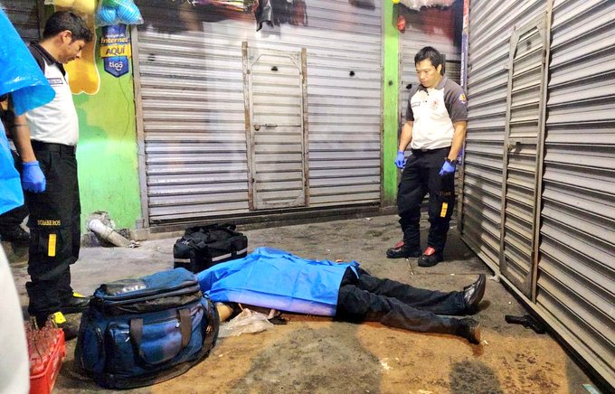 TN23NOTICIAS's tweet image. #Ahora
Hombre fallece tras ataque armado en la 2 avenida, 8 calle, interior del mercado #LaTerminal #zona4.

vía @BVoluntariosGT