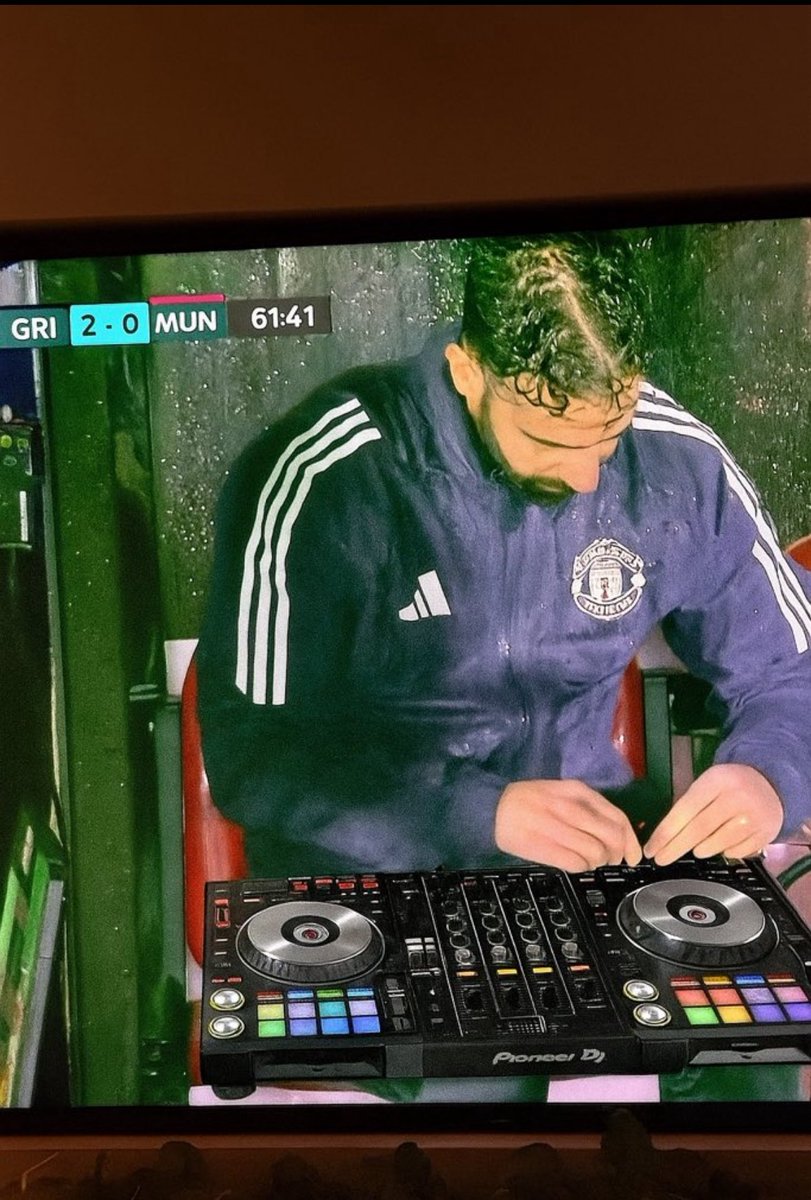 “Hibs away uh huh uh huh I Like it uh huh huh”