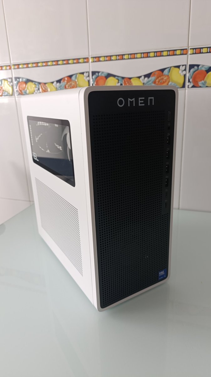 AngelCanal96's tweet image. Pues ya está aquí! 😍 Una auténtica bestia, y encima preciosa 
Iniciándome en la PC Master Race 😎🔥 #HPOmen #OMEN #pcgaming
