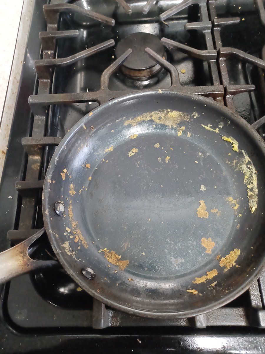 andymbrooks's tweet image. Warning: My Target Blue Diamond pan (4 mos old, faint label) went from non-stick to sticky—looks new but fails! Cheap China coating? Target &amp;amp; Blue Diamond complicit with this junk. Anyone else hit? #TargetFail #BlueDiamondFail #ConsumerBeware