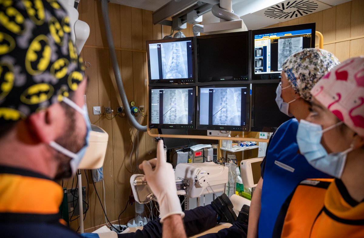 Nuestro compromiso con los pacientes no entiende de vacaciones.
Durante todo el verano hemos mantenido la actividad en nuestras consultas especializadas en Cádiz, Jerez y Sevilla. Porque el dolor no se detiene… y nuestra atención tampoco.