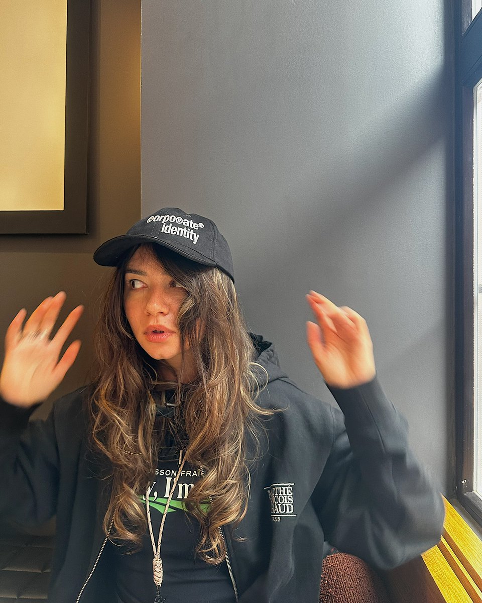 Sand Dunes Corporate Identity Hat
Успешные, вам.

Ироничный аккуратный фэшн для осмысления барханов жизни. 

Поддержите лайком, а особенно репостом. Запуск сайта скоро, а я заболел и немного вынужден полежать. Не идите в бизнес, друзья (нет, идите)