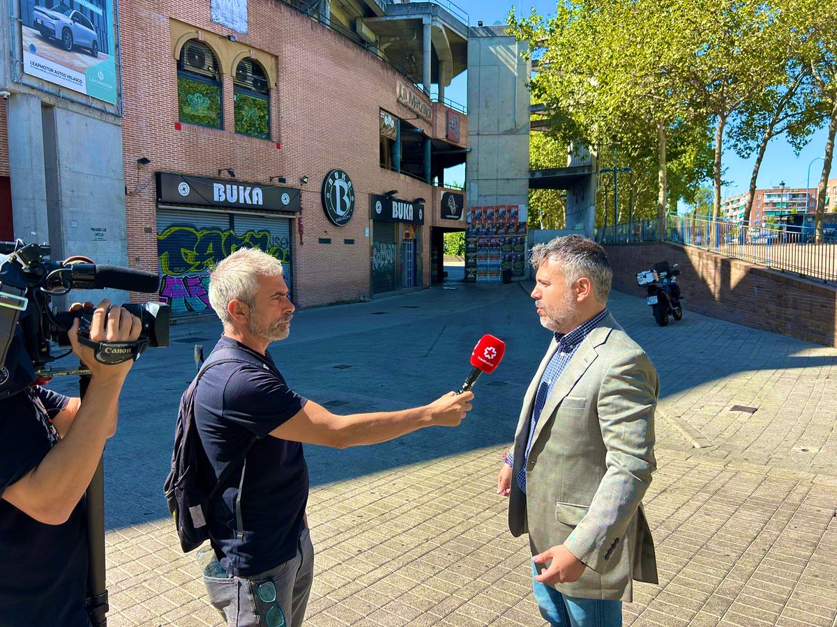 🎥 Esta mañana el Primer Teniente de Alcalde y Portavoz de #ULEG <a href="/CarlosULEG/">Carlos Delgado Pulido</a> ha atendido a <a href="/telemadrid/">Telemadrid</a> para un reportaje que saldrá este domingo sobre el funcionamiento de las cámaras de videovigilancia en el entorno de La Cubierta y el Recinto Ferial.
#Uleg #Leganés