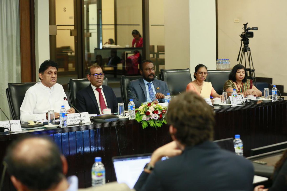 Opposition_LK's tweet image. High-Level Meeting of @TheCVF-V20 &amp;amp; @ParliamentLK Sectoral Oversight Committee on Environment was held to discuss the Climate Prosparity Plan of #lk. @MohamedNasheed, @sajithpremadasa, Hector Appuhami MP (Chair of SOC) and other MPs along with officers participated for the forum.