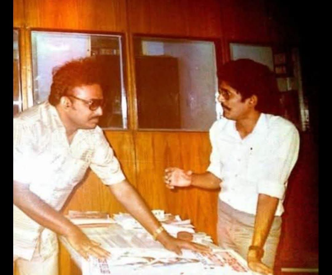 1986 முதல் 1990 வரை க்ரைம் நாவல் ஒரு லட்சம் பிரதிகள் விற்ற ஒரு அற்புதமான 
பொற்காலம்.

நான் முழு வேகத்தில் எழுத
அசோகன் க்ரைம் நாவலுக்கான
அட்டைப் படங்களில் தூள் கிளப்பிக் கொண்டிருந்தார்

1987ல் இந்தப் புகைப்படத்தை எடுத்தவர்  அன்றைய photographer 
இயக்குனர் கே.வி ஆனந்த்