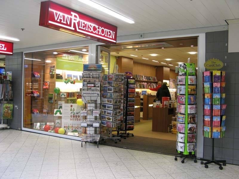 Nooit vergeten waar je vandaan komt.

Een premierskandidaat die bij de introductie van zijn boek de lokale boekhandel in winkelcentrum Keizerswaard in Rotterdam-Zuid aanraadt als de plek om te bestellen 💚