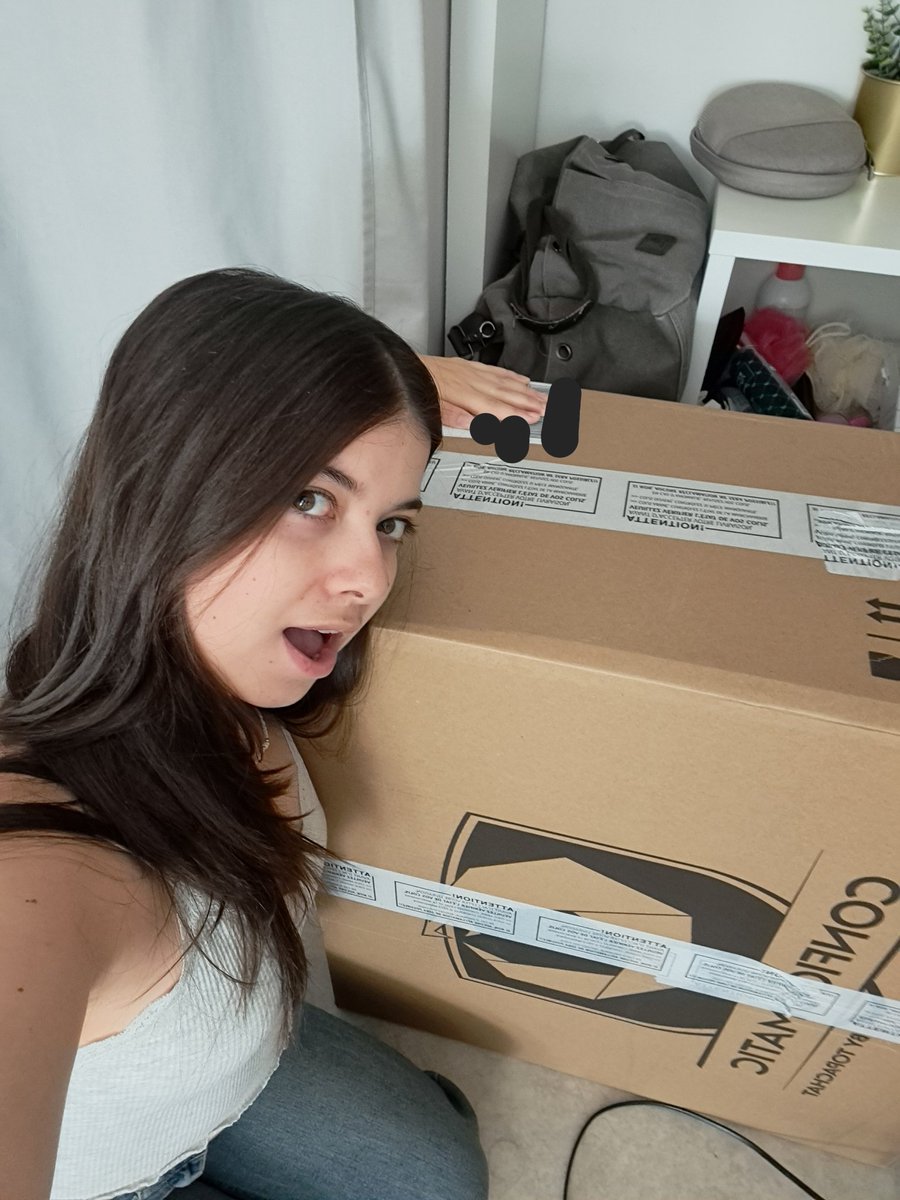 _Nevhee's tweet photo. J'ai récupéré l'ordinateur...je suis sous gros ménage je l'installe après https://t.co/7mvcVPkMPo