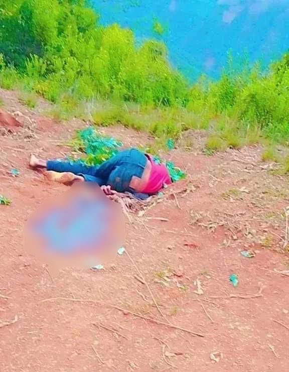 Extrajudicial killings of civilians continue unabated. One such victim was Hussien Ahmad, a farmer from Sude district in Arsi Zone. Government soldiers abducted him from his home, accused him of supporting rebels, and executed him. They then barred his family from recovering his