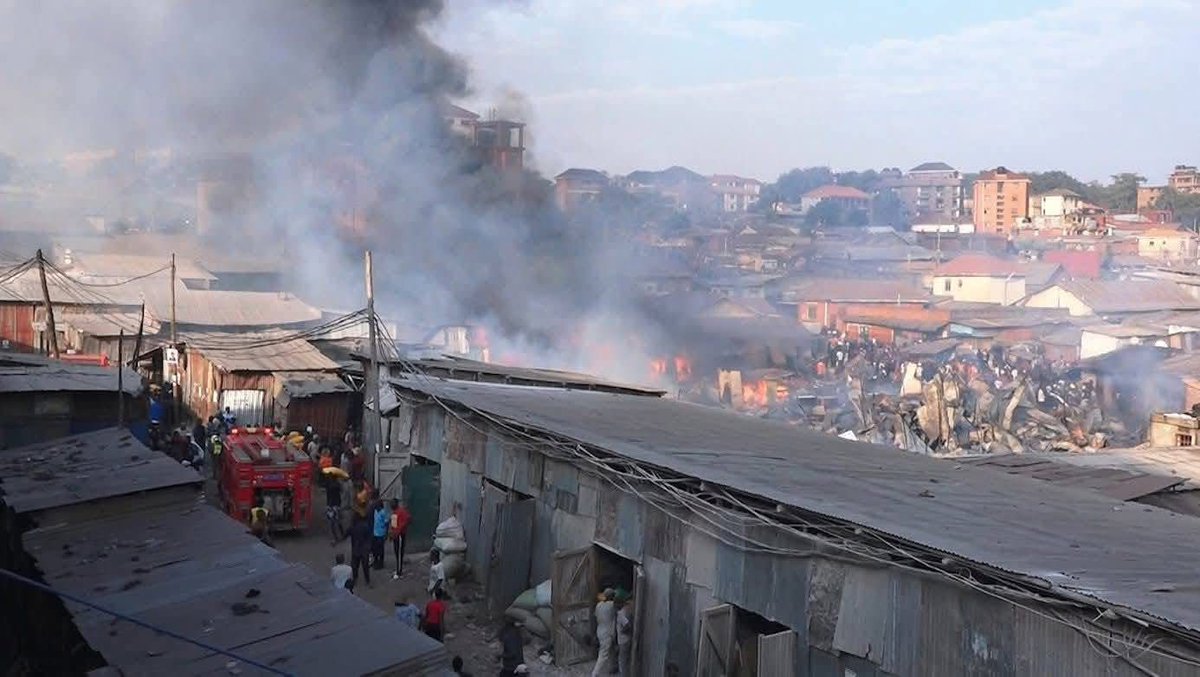 #Breaking🇺🇬
A mysterious fire outbreak has engulfed homes of residents living in Kisenyi II, Kampala, destroying property worth millions of shillings. The fire broke out in the early hours of today. At the moment, there are still people stranded and don’t know what next