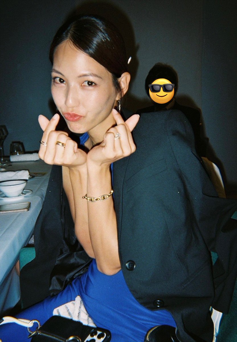 いまだに指ハートで止まってるアラサー女子とはわたしのことです🫰🏻