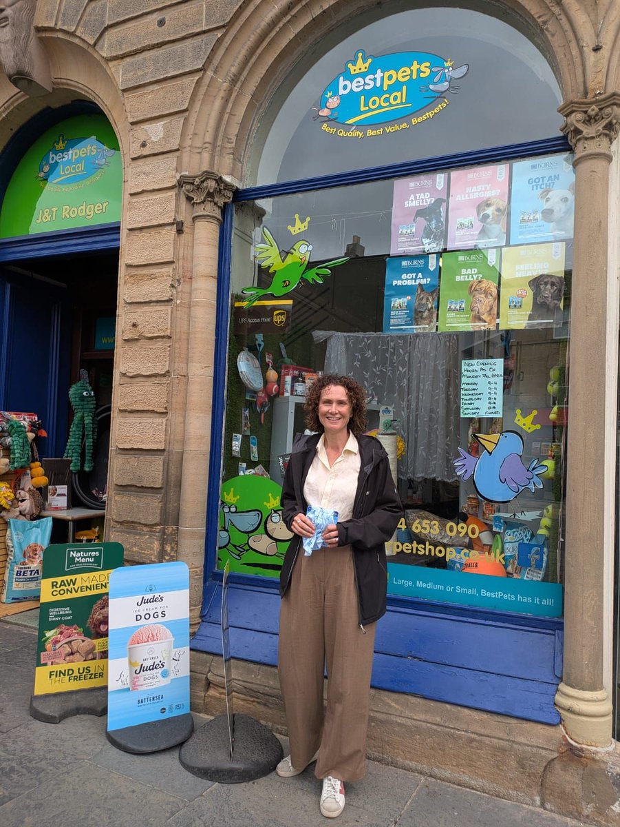 wendychambLD's tweet image. Today I popped into small businesses across Cupar to show my support for Scotland Loves Local Week. 

I visited Couper Carpets of Cupar, Zeco Refills and J and T Rodger Cupar Pet Shop. 

#ScotlandLovesLocal #SLLWeek #PeoplemakePlaces