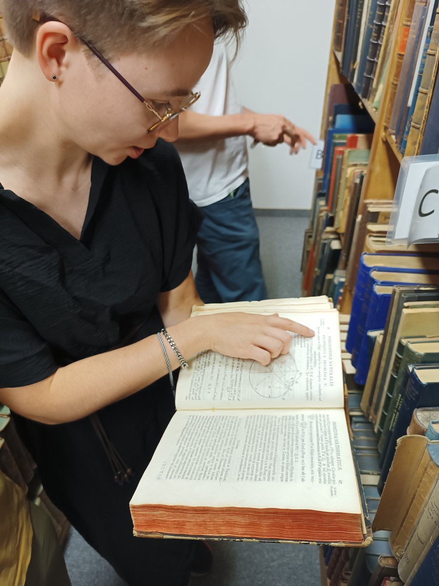 #SMASH fellow Alex Razim attended the LSST Regional Meeting 2025, held this year at the Konkoly Observatory in Hungary. 
🔗 events.konkoly.hu/RegionalLSSTWo…
She gave a talk on her SMASH research titled:
“Looking for Anomalous Variability in LSST Data and Beyond”
#MSCA