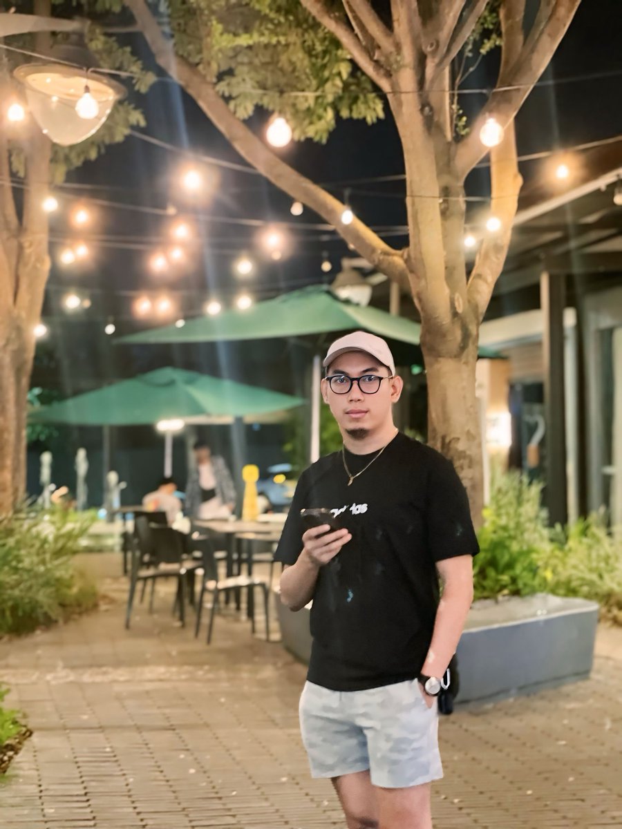 iamsuperval's tweet photo. Someday, someone will be drawn to the brightness you bring. #IloiloCity https://t.co/ikff0GjeGu