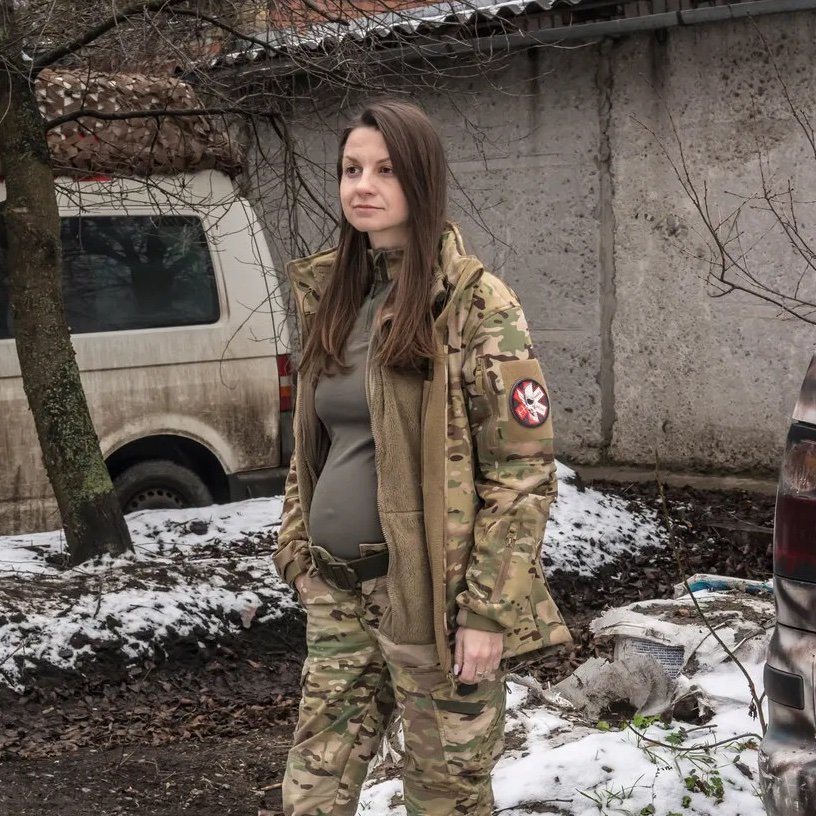 Heart wrenching photo of a pregnant woman in Ukraine being forced to go in the war zone. I may feel the agony of the common people in Ukraine. Protest in large number against the Zeleneskey rule.
#Ukrainian
#UkraineRussiaWar