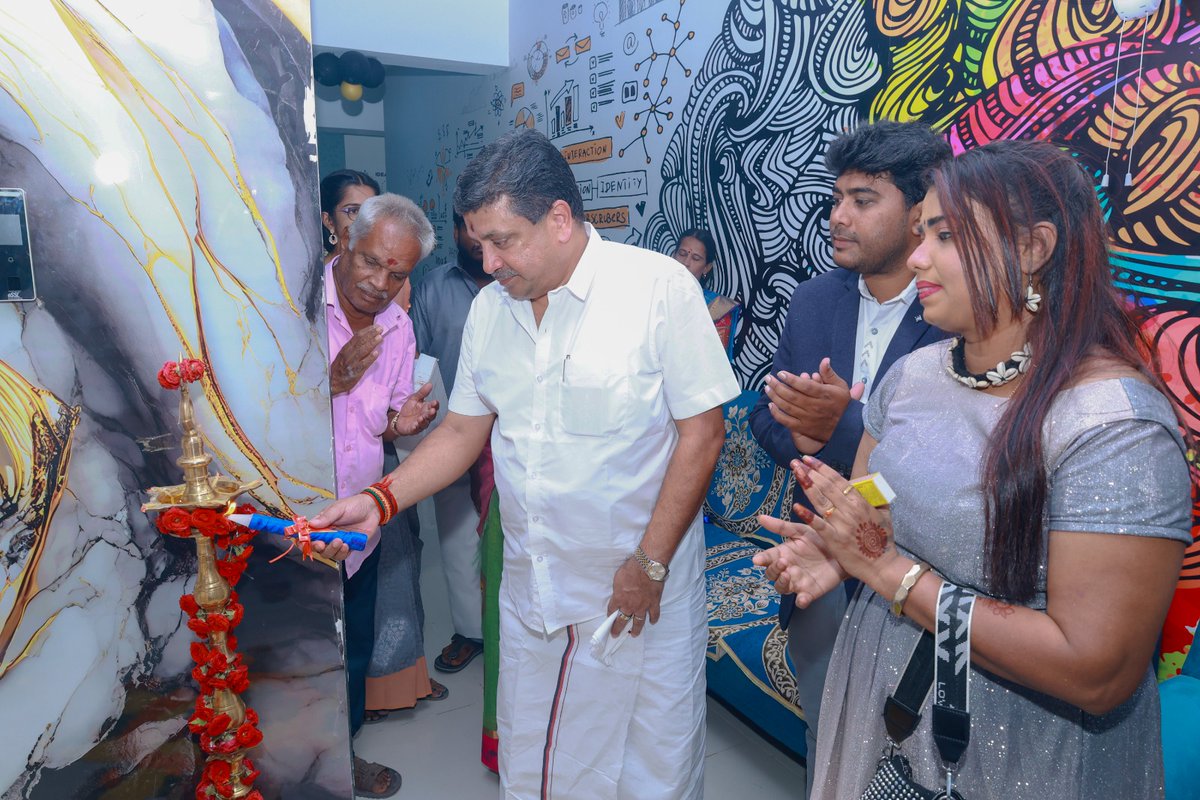 Office of PTR (@officeofptr) on Twitter photo மாண்புமிகு தகவல் தொழில்நுட்பவியல் மற்றும் டிஜிட்டல் சேவைகள் துறை அமைச்சர் முனைவர் <a href="/ptrmadurai/">Dr P Thiaga Rajan (PTR)</a> அவர்கள், மதுரை பழங்காநத்தம் பகுதியில் நடைபெற்ற 'Fire Bee Techno Services Pvt Ltd' தகவல் தொழில்நுட்ப நிறுவனத்தின் திறப்பு விழாவில் தலைமை விருந்தினராகக் கலந்துகொண்டு, அலுவலகக் கட்டிடத்தைத் மாண்புமிகு தகவல் தொழில்நுட்பவியல் மற்றும் டிஜிட்டல் சேவைகள் துறை அமைச்சர் முனைவர் <a href="/ptrmadurai/">Dr P Thiaga Rajan (PTR)</a> அவர்கள், மதுரை பழங்காநத்தம் பகுதியில் நடைபெற்ற 'Fire Bee Techno Services Pvt Ltd' தகவல் தொழில்நுட்ப நிறுவனத்தின் திறப்பு விழாவில் தலைமை விருந்தினராகக் கலந்துகொண்டு, அலுவலகக் கட்டிடத்தைத்