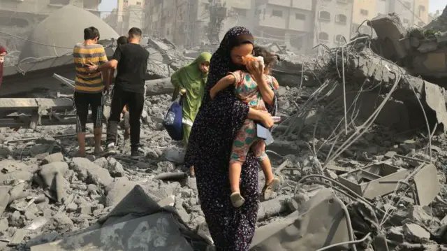 Jonpre_96's tweet photo. Violencia es dejar morir de sed y hambre a un pueblo. Violencia es asesinar a miles de niños. Violencia es mirar a otro lado. Violencia es esto, Guillén, a la mierda todos los que intentáis tapar este genocidio. Fxck Israel y todo lo que tenga que ver con ellos. #FreePalestine https://t.co/T6jM8Xh9zJ