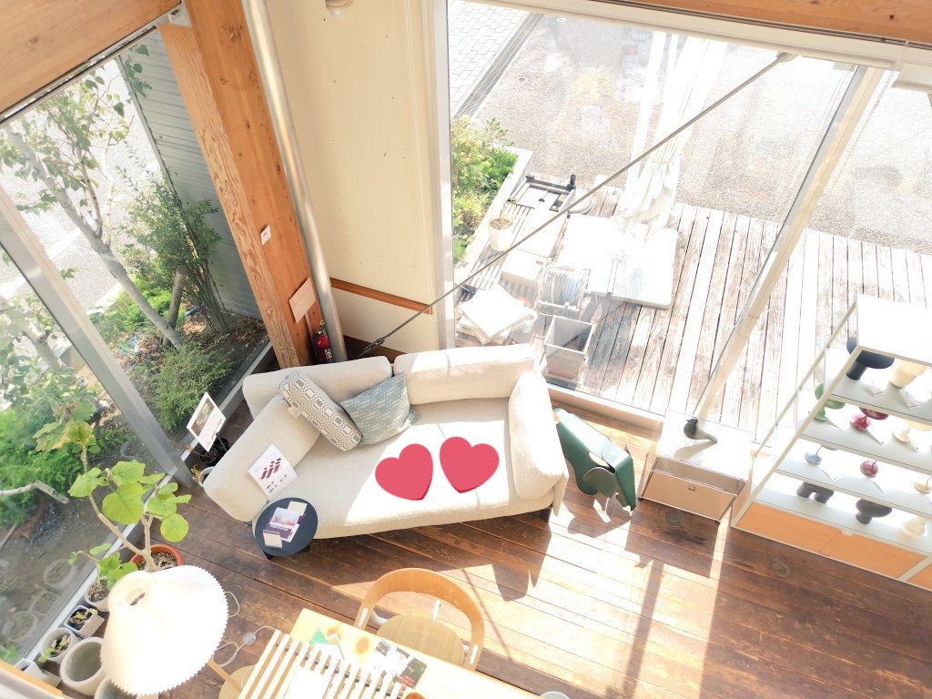 komkomcomgi's tweet photo. 千葉で予定があったので先日初訪問!
2人みたいに色々店内を(許可済)
マクラちょっとよかったから欲しいかも🤭(ベッドはないデス)
お隣のフレンチも美味しかったのでまた伺いたいな〜
#ドラマ40までに
#TIMBERYARD https://t.co/5dAEh4UCUQ