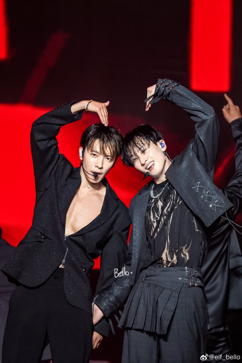 Fairy520's tweet photo. 看到李俩心情就好💙

#donghae #leedonghae #leehyukjae #eunhyuk #SUPERJUNIOR https://t.co/sSUpBj6sps
