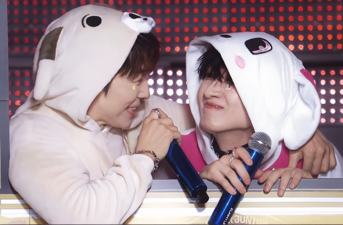 Fairy520's tweet photo. 看到李俩心情就好💙

#donghae #leedonghae #leehyukjae #eunhyuk #SUPERJUNIOR https://t.co/sSUpBj6sps
