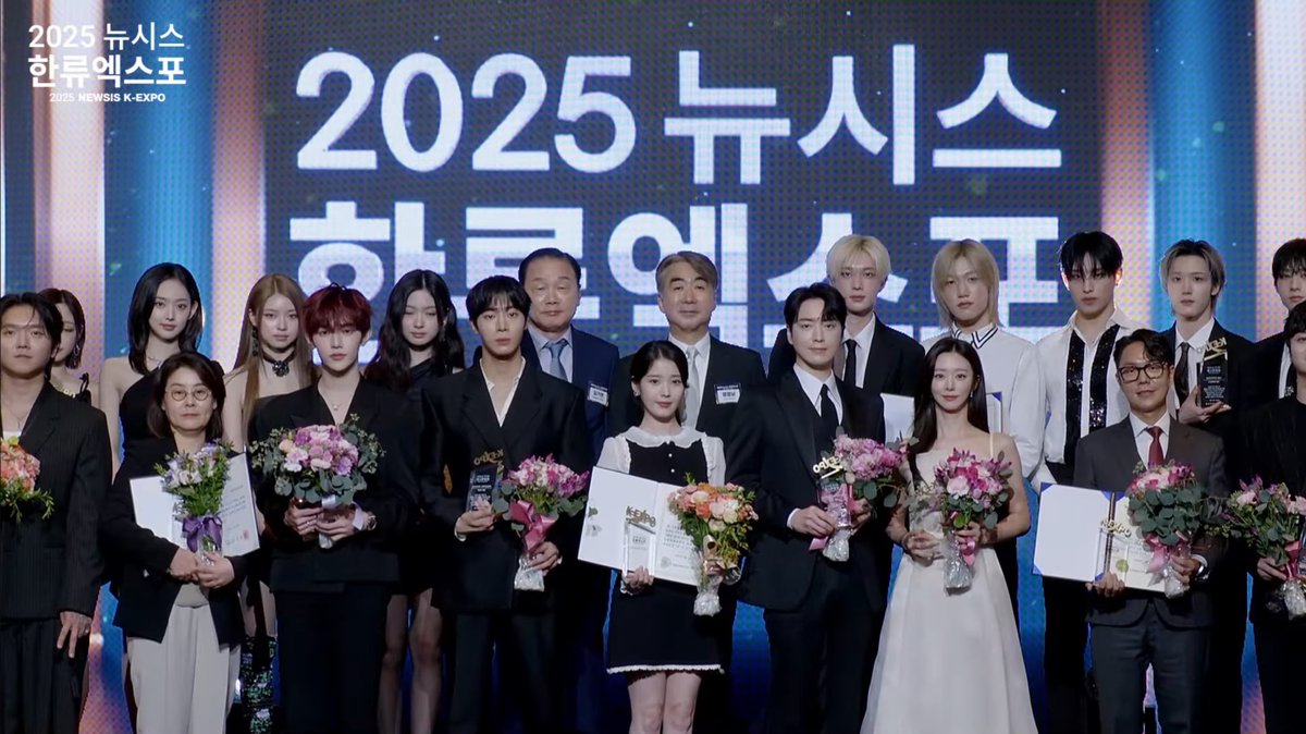 fuhaoskaru's tweet photo. what an insane view and lineup of awardees. i’m just extremely proud of zhang hao rn 😭 

NEWSIS K-EXPO AWARD ZHANG HAO

#ZhangHaoGlobalNetizenAward
#장하오_글로벌네티즌상_축하해
#ZHANGHAO https://t.co/IQwBh1iytB