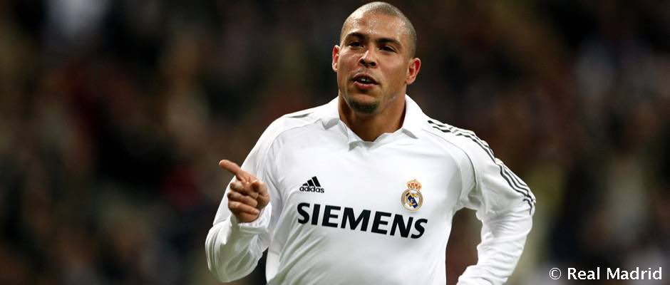 Real Madrid 2005-06 Home - Size XXL (XL Fit) - Ronaldo 9

niclasico.co.uk/products/real-…