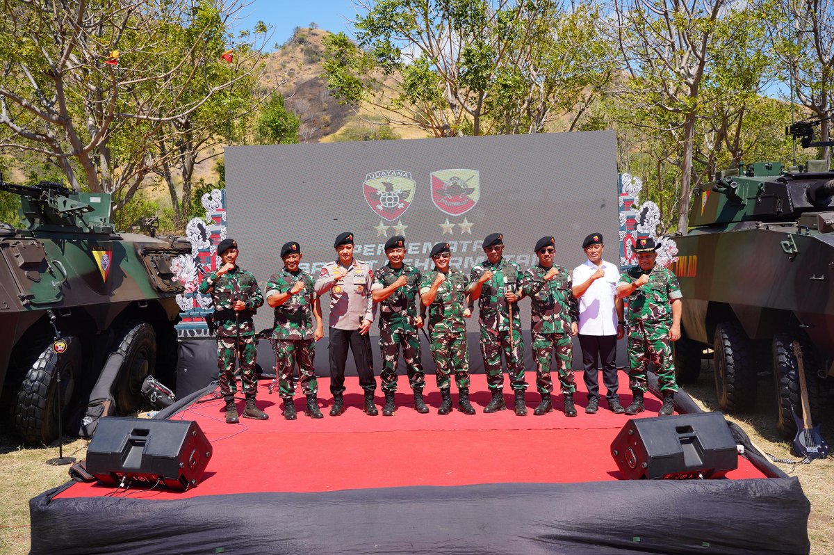 Kodam9Udayana's tweet photo. Sinergi TNI dan Forkopimda Bali Warnai Penutupan Latihan Menembak Ranpur Denkav 4/SP di Buleleng
#TNIAD #KodamIXUdayana #Denkav4SP #LatihanMenembak #AlutsistaTNI #NKRI #PendamIXUdy #Buleleng #TNIProfesional #Kavaleri #TNIPRIMA #TNIADPrima #TNIADbekerjadenganhati https://t.co/MkbleK7Jym