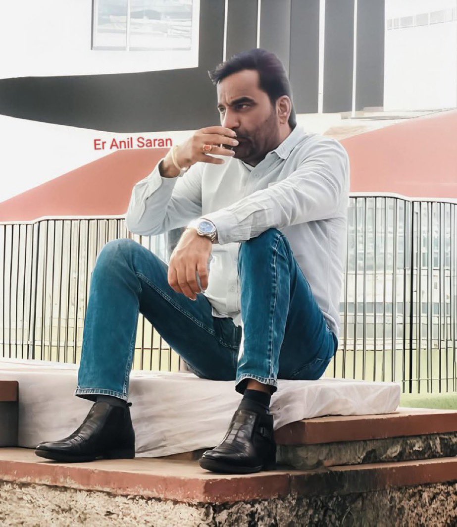 संघर्ष की राह कठिन ज़रूर होती है, लेकिन हनुमान बेनीवाल जी का संघर्ष कभी व्यर्थ नहीं जाता।
हाईकोर्ट का SI भर्ती 2021 रद्द करने का निर्णय जनता की जीत है और बेनीवाल जी की ऐतिहासिक लड़ाई का परिणाम। 🔰

 #SI_भर्ती_2021
#si_भर्ती_2021_रद्द_करो