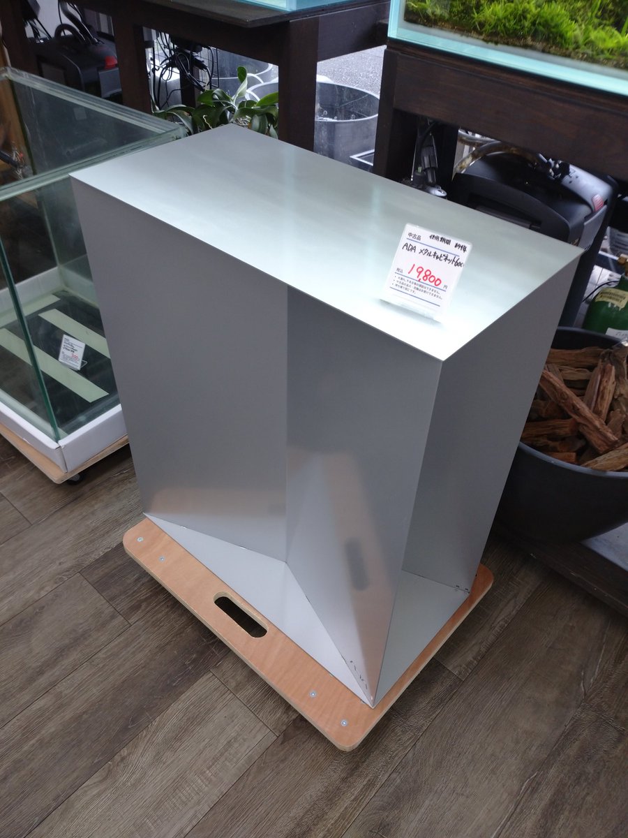 終売につき展示で使用していたADAメタルキャビネットを特価にて販売