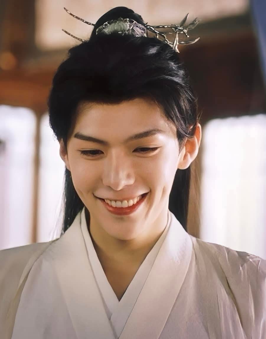 still dont know how not to 
forget you cause I am still stuck
in this moment,which is 
when you smile so beautifully
even as a man 
My dear Huaien 💚
<a href="/Lilelesliee/">Lileleslie</a>
#MeetYouAtTheBlossom