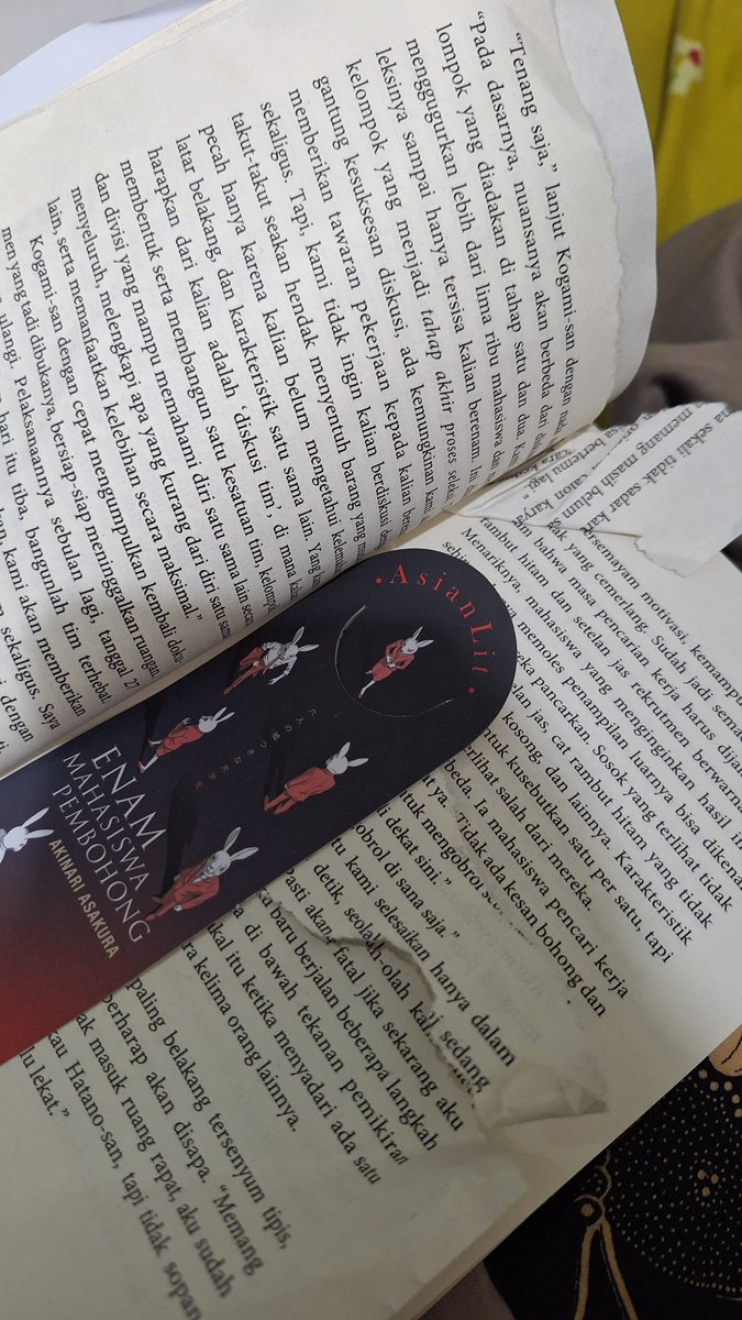 sakit tpi tidak berdarah tuh gini ya, dirobek ponakanku sendiri... 😭😭