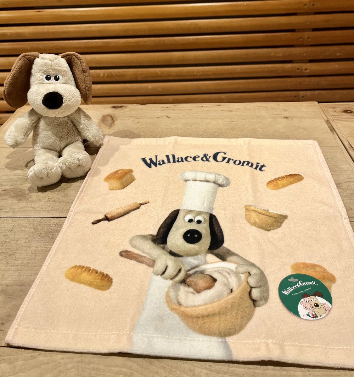 SundaybrunchK's tweet photo. ウォレスとグルミットのハンカチタオル🐶

日常使いはもちろん！贈り物にもおすすめ🎁
パンを作ってるグルミットやショーン、フェザー・マッグロウの総柄もございます🙆‍♀️

グッズのみの購入はご予約不要です⭐️

#ウォレスとグルミット
#サンデーブランチ吉祥寺店 https://t.co/QC0bC0QDHk