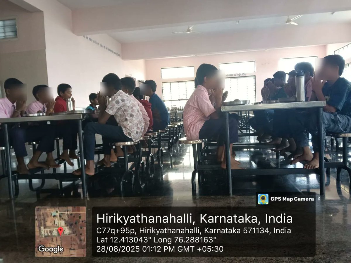 ಡಾ. ಬಿ ಆರ್ ಅಂಬೇಡ್ಕರ್ ವಸತಿ ಶಾಲೆ ಹೆಬ್ಬಾಳ ಮಿರ್ಲೆ ಇಲ್ಲಿನ ವಿದ್ಯಾರ್ಥಿಗಳಿಗೆ ನೀಡಲಾದ ಮಧ್ಯಾಹ್ನ ಊಟದ ಫೋಟೋಗಳು. The photos of the lunch served to students at dr. b r ambedkar residential school, hebbalu (mirle). ದಿನಾಂಕ/Date: 28/08/2025. #SocialAudit_SWDMeals #SocialWelfare_Karnataka