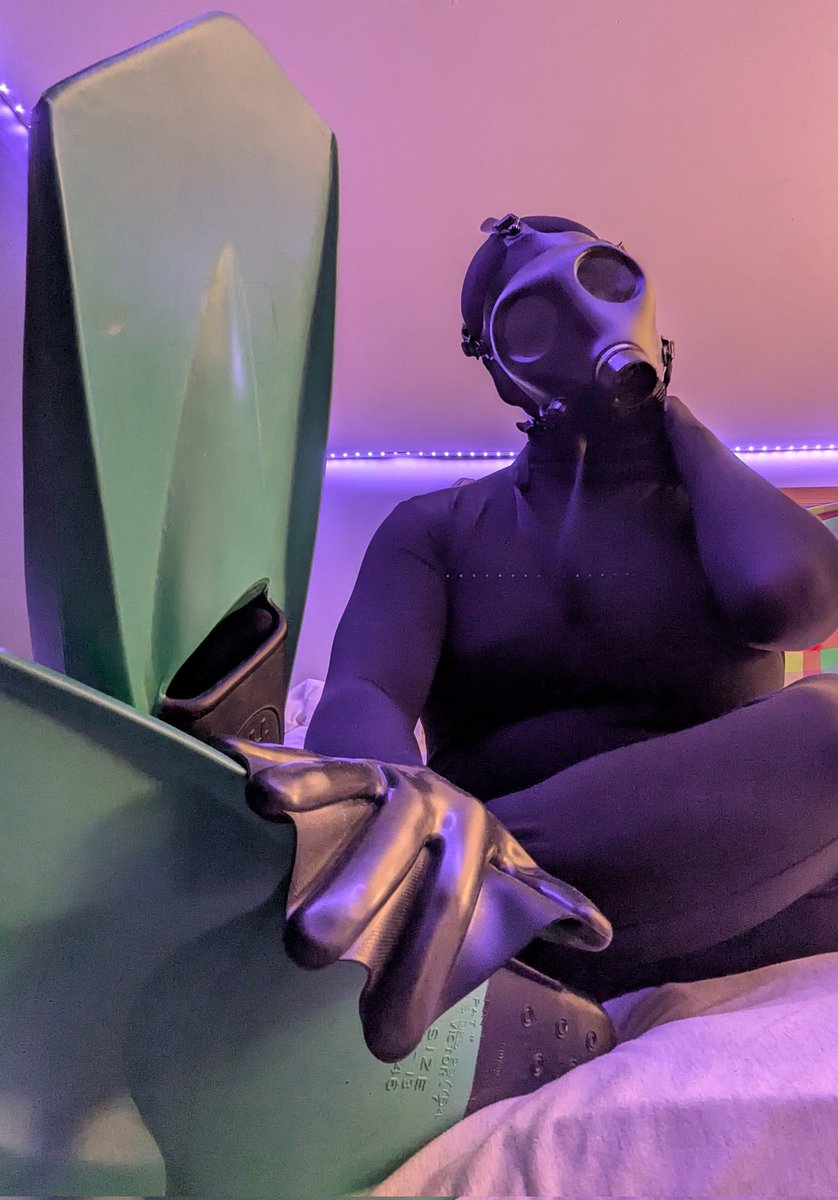 rubber dragon enjoyer 🔞 tweet media