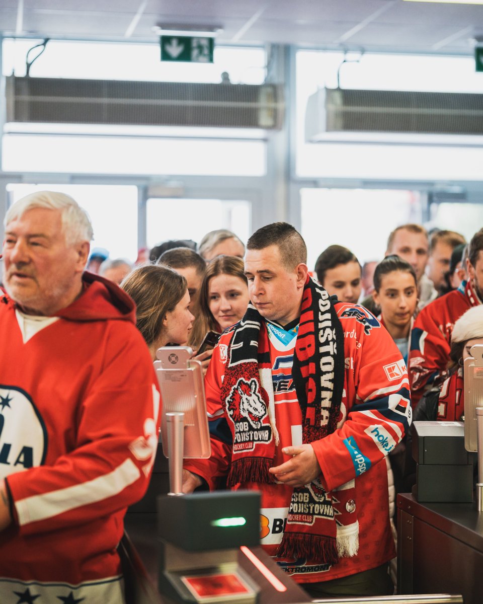 Výměna poukazů na permice za plastové karty bude probíhat od 2. září 📅

Fanoušci, kteří si zakoupili permanentní vstupenku na sezonu 2025/2026, si budou moci plastové karty a dárky vyzvednout na malé pokladně enteria areny od úterý 2. září. Výdej karet bude probíhat do středy