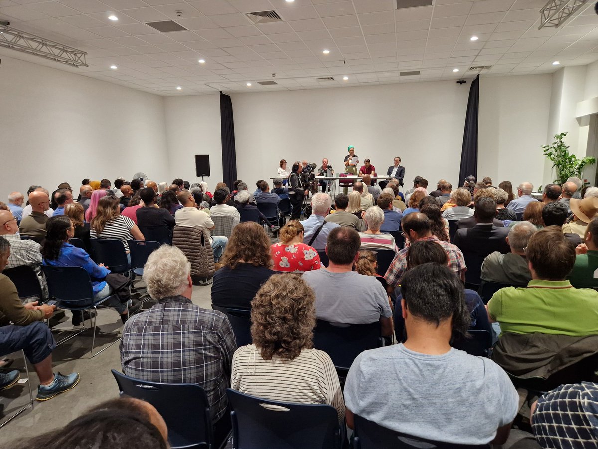 Laura Alvarez (@lauraalvarezjc) on Twitter photo Discussing real politics with <a href="/jeremycorbyn/">Jeremy Corbyn</a> and great speakers! Let's make sure that in the next general election, <a href="/pamelafitz4HW/">Pamela Fitzpatrick</a> will be another independent MP in Harrow. Discussing real politics with <a href="/jeremycorbyn/">Jeremy Corbyn</a> and great speakers! Let's make sure that in the next general election, <a href="/pamelafitz4HW/">Pamela Fitzpatrick</a> will be another independent MP in Harrow.