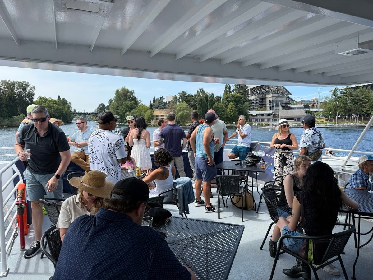 IvDogg's tweet image. More from the Seafair #SeattleSeafair #BlueAngels #SeaFair #Seattle #WaterwayCruises #GuidepointSecurity #Abnormal #CrowdStrike #Cyera #ImmersiveLabs #IslandBrowser #Netskope #OrcaSecurity
